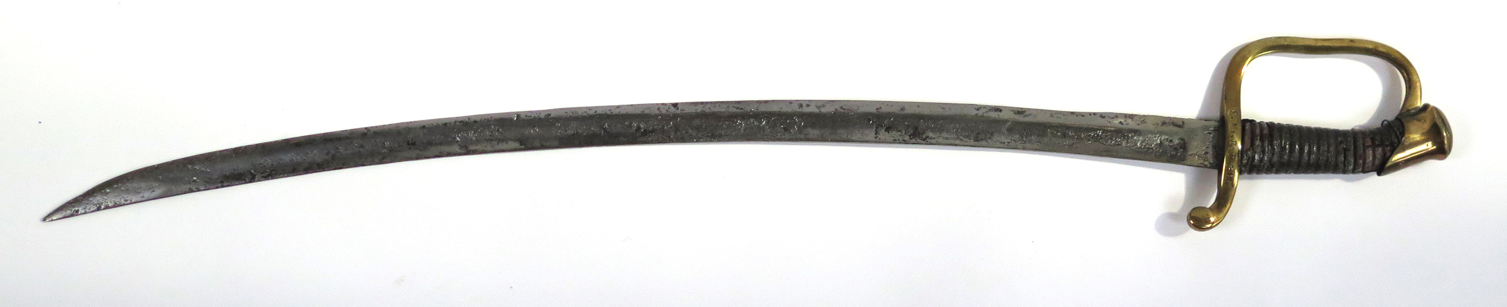 Sabel, stål med mässingsfäste, antagligen Ryssland, 1800-tal, kyrilliska förbandsbeteckningar, längd 88 cm, klinga anlupen