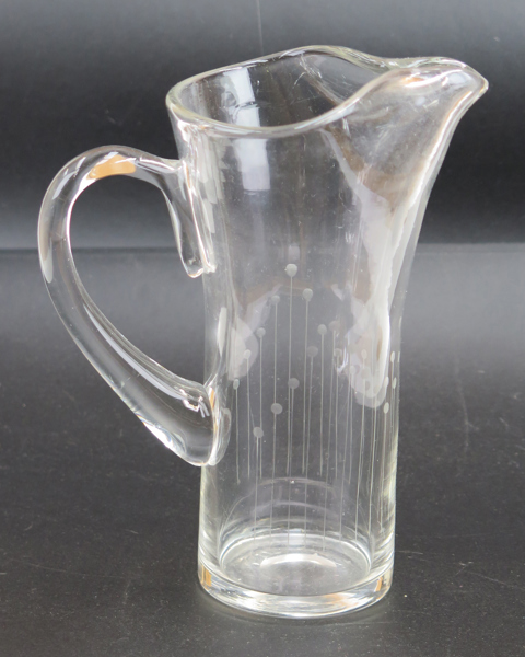 Okänd designer (Bengt Orup?), kanna, glas, slipad dekor, höjd 20 cm