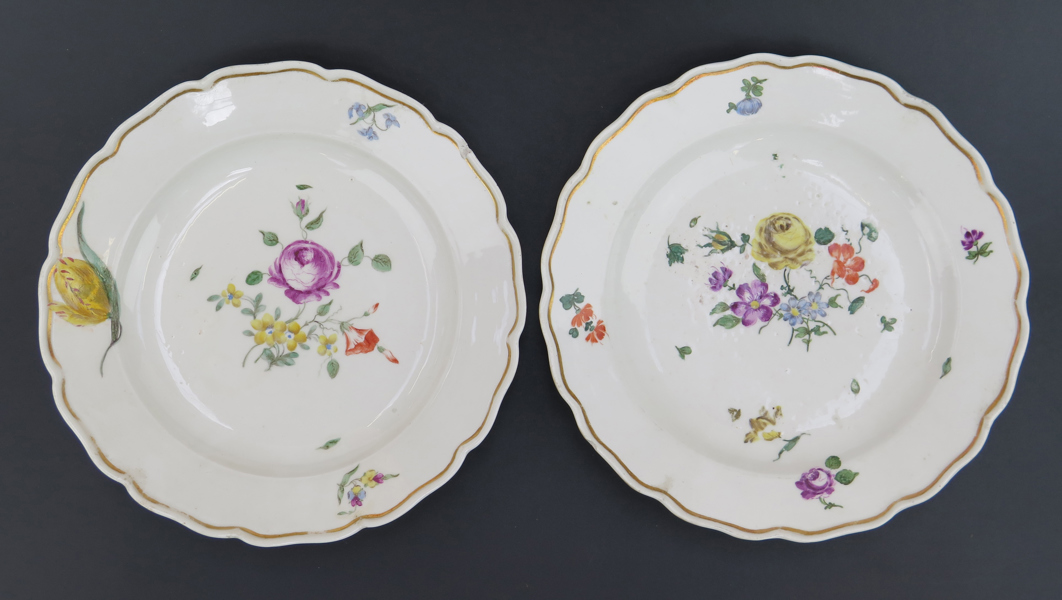 Tallrikar ,1 par, porslin, Meissen, 17-1800-tal, dekor i saxisk blomst, dia 24 cm