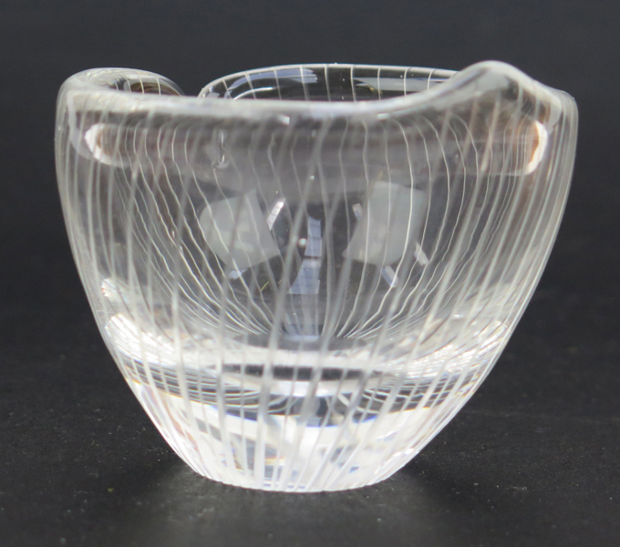 Wirkkala, Tapio för Iittala, skål, glas, "Kantarelli", design 1946, organisk form med slipade vertikala ränder, signerad, h 6 cm