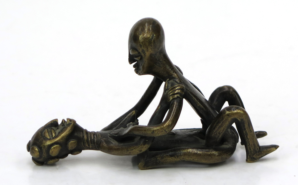 Skulptur, brons, cire-perdue, Benin eller Senegal, 1900-tal, erotisk scen, l 11 cm