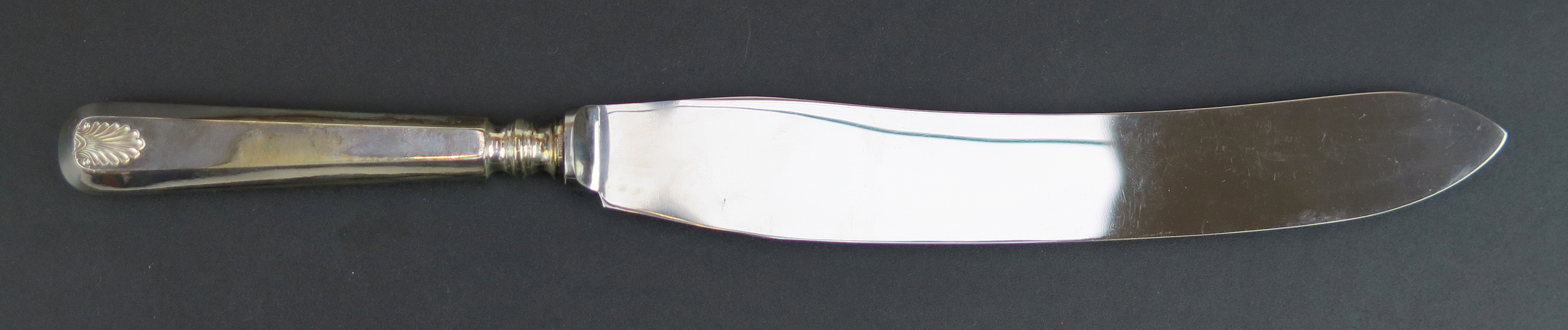 Tårtspade, silver med stålblad, Finland, 1900-talets mitt, modell snäck, otydliga stämplar, l 32 cm