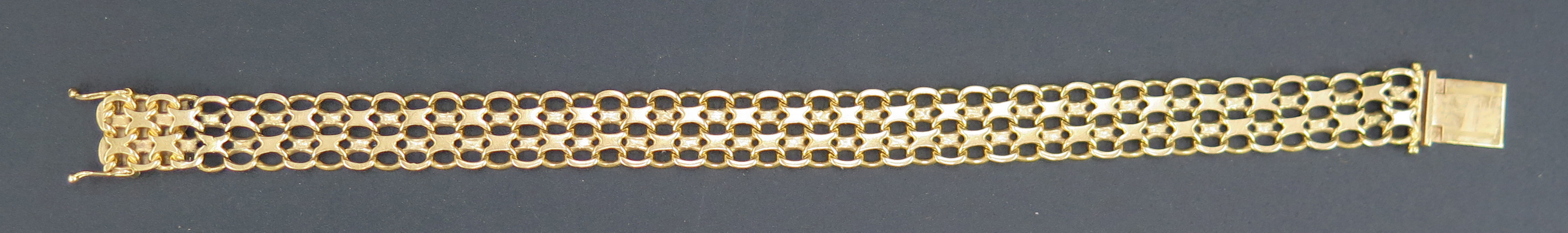 Armlänk, 18 karat rödguld, stämplad Ceson Göteborg 1958, l 21 cm, 28,4 gram
