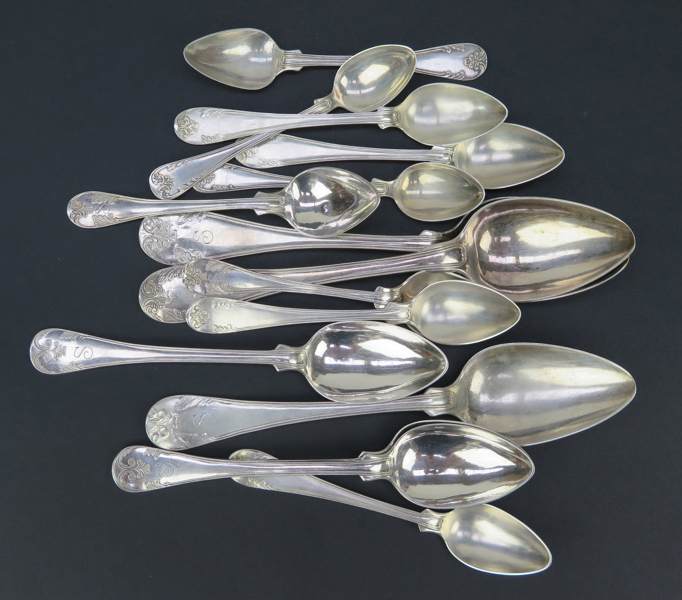 Parti bestick, silver, gammalfransk modell, 18-1900-tal, total vikt 445 gram, delvis med ägargravyr