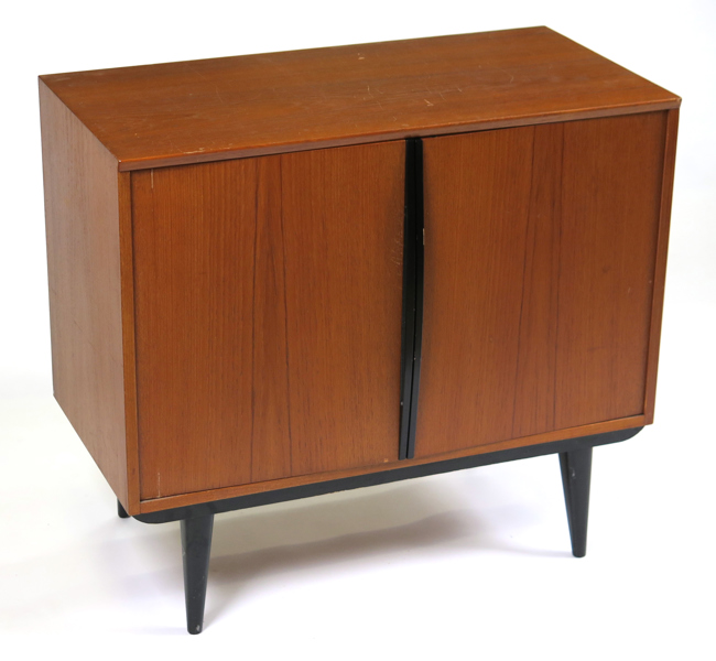 Okänd designer, 1950-60-tal, skåp, teak och svärtat trä, längd 79 cm