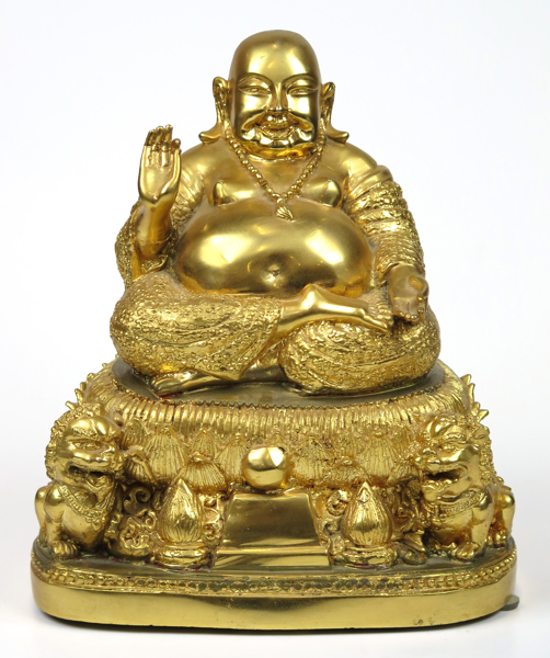 Skulptur, förgylld brons, Laughing Buddha på lotustron, oidentifierad yantrastämpel, h 24 cm