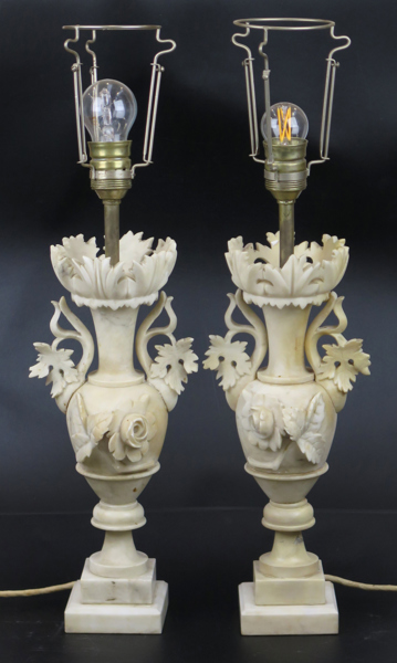 Bordslampor, 1 par, alabaster, Italien, 1900-talets mitt, h inklusive skärmar 65 cm, någon lagning