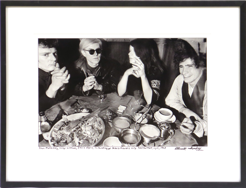 Landy, Elliot, fotografi, gelatin silver print, "Paul Morrissey, Andy Warhol, Janis Joplin, Tim Buckley, Max'S Kansas City, Nyc, 1968", signerad, synlig bildyta 40 x 60 cm