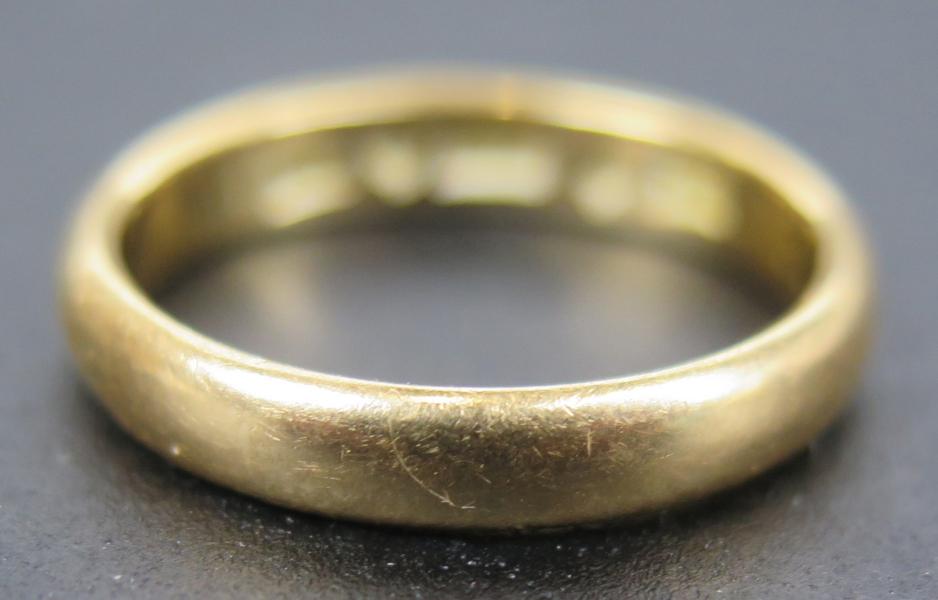 Ring, 18 karat rödguld, slät modell, stämplad Gustaf Bengs Helsingborg 1930, innerdiameter 17 mm, vikt 4,3 gram