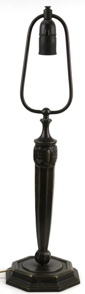 Bordslampa, brons, 1910-20-tal, kannelerad stam, _4483a_8d88bd7899330f5_lg.jpeg