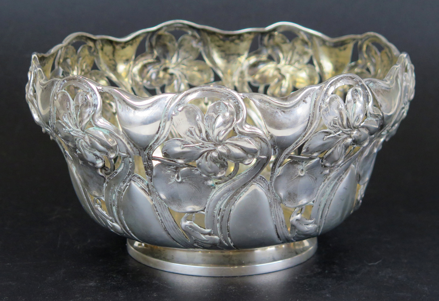 Okänd designer för WH Wilkens & Söhne, skål/korg, 800/1000 silver, jugend, sekelskiftet 1900, dekor av blommor, dia 22 cm, vikt 530 gram