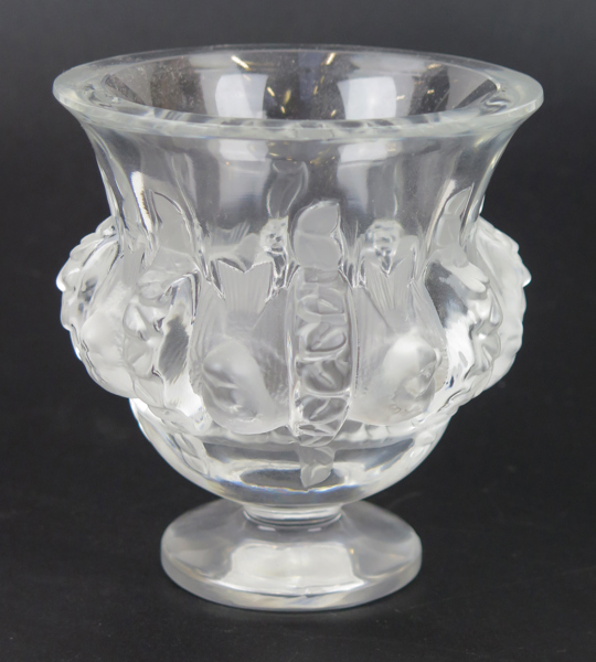 Lalique, René, efter honom, skål på fot, delvis frostad kristall, "Dampierre", signerad Lalique France, höjd 15 cm