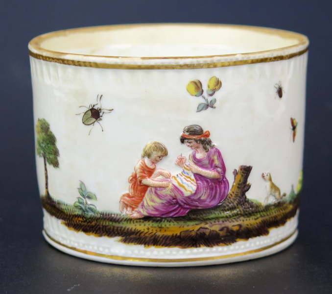 Skål, porslin, Meissen, Marcolinis period (1774-1814), polykrom dekor av barn, insekter mm, dia 8 cm