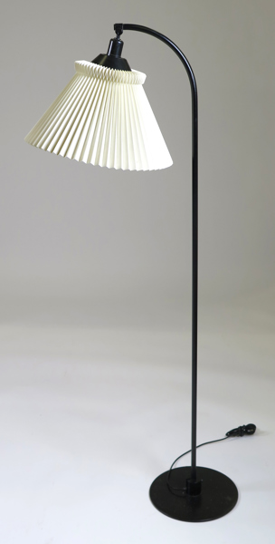 Agger, Flemming för Le Klint, golvlampa, svartlackerad metall, modell 369, design 1979, höjd 147 cm