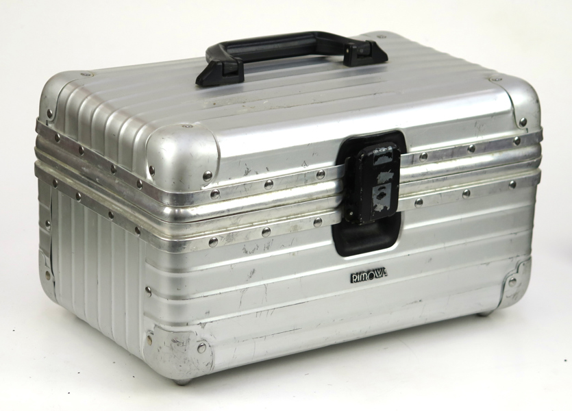 Beautybox, aluminium, Rimowa, 1900-talets 2 hälft, l cirka 38 cm, slitage, nycklar saknas