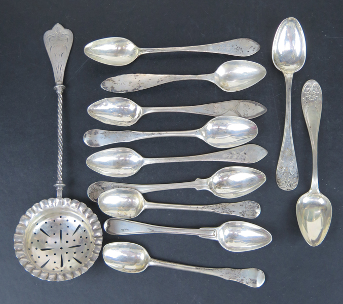 Parti theskedar, silver, 17-1800-tal samt strösked 1900-tal, silver, total vikt 165 gram, vissa skador