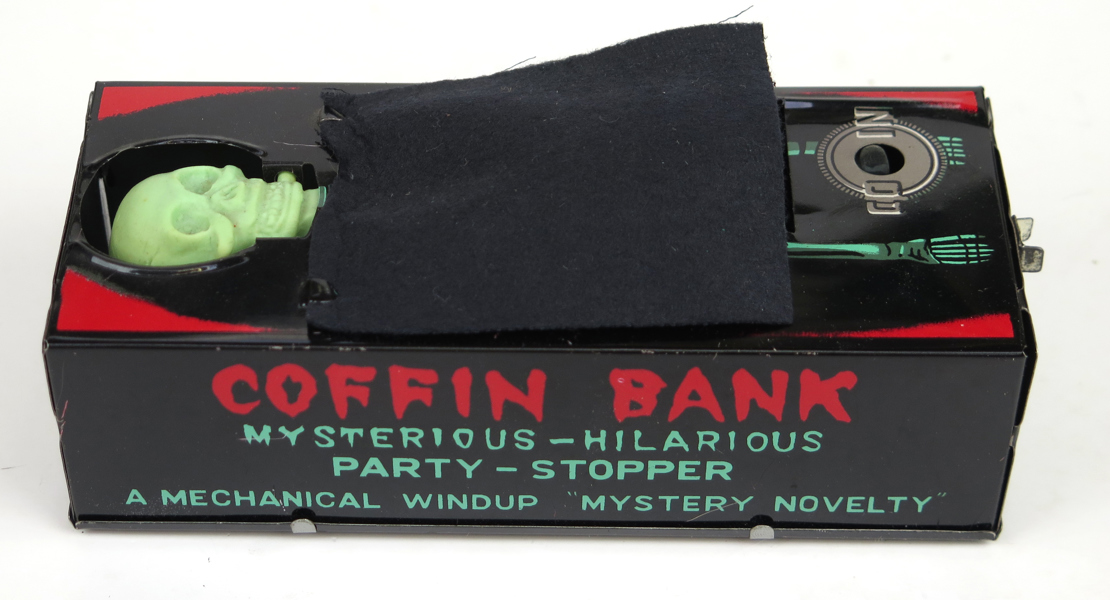 Mekanisk leksak/sparbössa, litograferad plåt och plast, Yone "Coffin bank",  1960-tal, längd 16 cm, i originalkartong