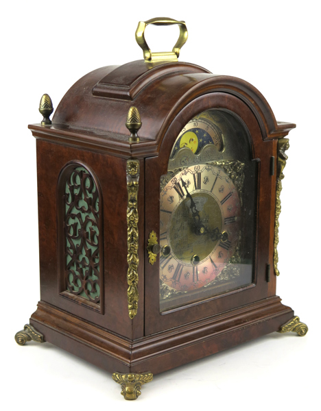 Biblioteksur, trä med mässingsbeslag, Warmink, 1900-talets 2 hälft, total h 35 cm, 1 knopp saknas