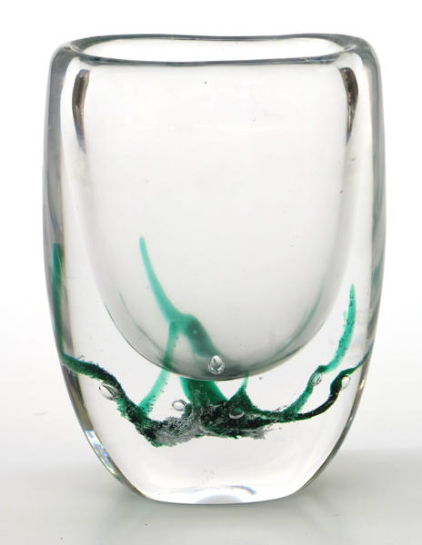 Lindstrand, Vicke för Kosta, vas, glas, dekor i grönt underfång och luftbubblor, signerad LH och numrerad 1711 (1962), h 18 cm
