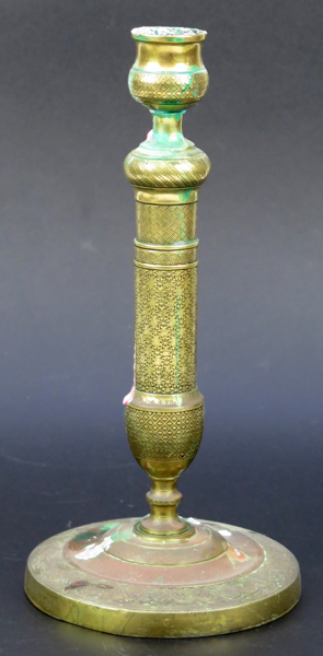 Ljusstake, mässing, antagligen Frankrike, empire 1800-talets 1 hälft, rik gjuten dekor, h 25 cm