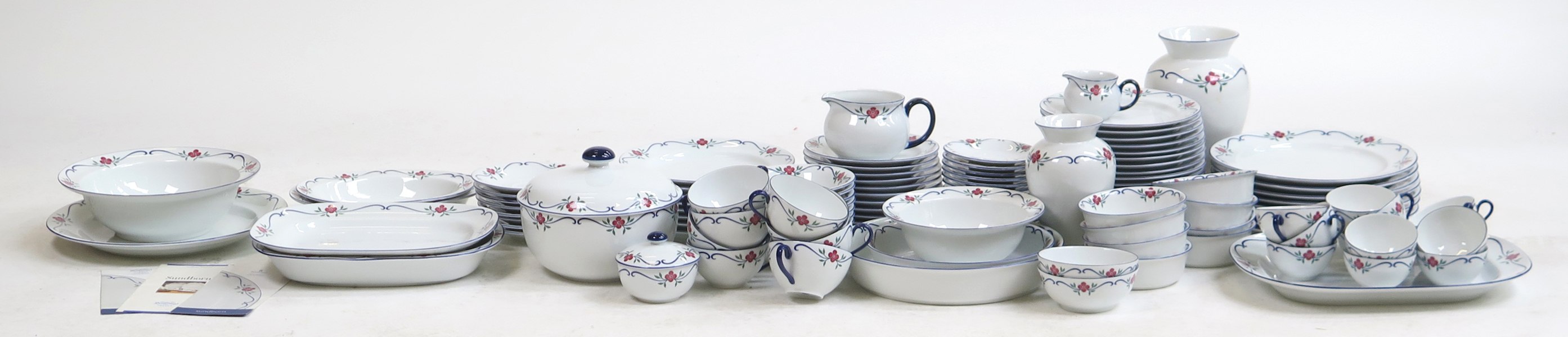 Rönndahl, Pia för Rörstrand, mat- kaffe- och theservis, porslin, cirka 100 delar, "Sundborn", design 1993, framstår oanvända