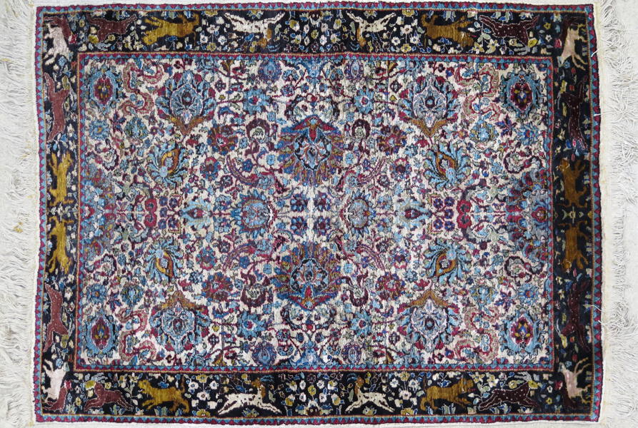 Matta, old persisk silke, dekor av djur, 120 x 95 cm