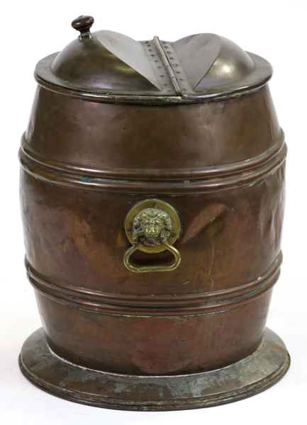 Vattentunna, koppar, empire, 1800-talets 1 hälft, mässingshänklar med lejonmaskaroner, h 61 cm
