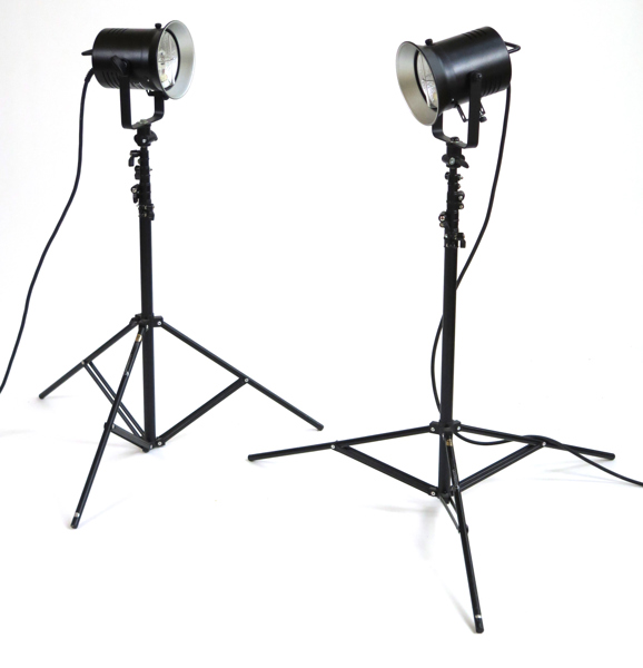 Studiobelysningar, 1 par, lackerad metall, halogen, IFF Q1250, medföljer teleskopstativ HAMA
