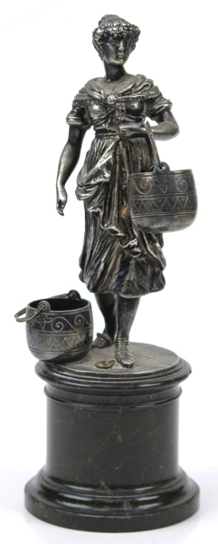 Okänd designer för WMF (Würtembergische Metallwaren Fabrik), skulptur, nysilver på sockel i serpentinsten, jugend, sekelskiftet 1900, stående kvinna med ämbar, stämplad, h 27 cm, någon nagg