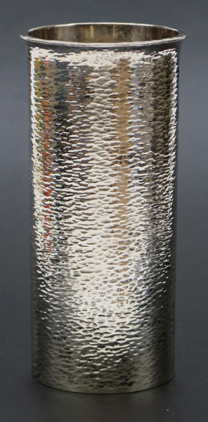 Okänd designer för C G Råström, vas, silver, kulhamrad dekor, stämplad Stockolm 1975, höjd 16 cm, vikt 335 gram