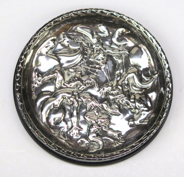 Milles, Carl för GAB, efter honom, fat, silver och bakelit, "Vindarnas lek", stämplat Stockholm, diameter 12 cm, vikt 100 gram