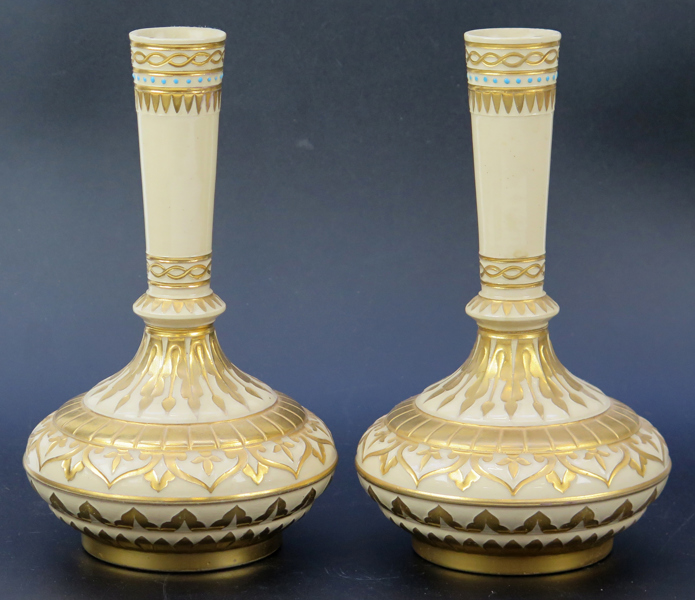 Okänd designer, 1800-talets slut, vaser, 1 par, delvis förgyllt flintgods, morisk stil, h 25 cm