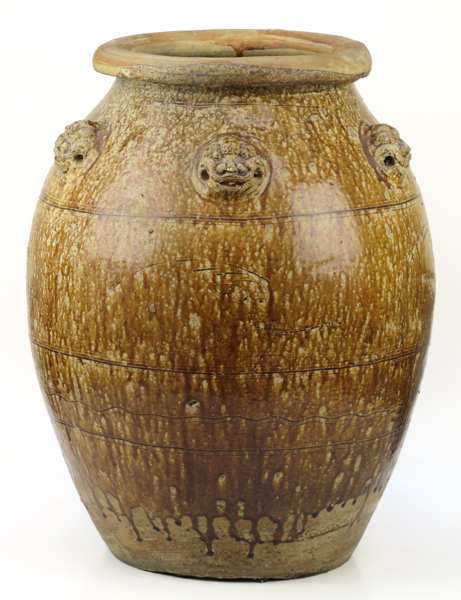 Vintunna, glaserat stengods, Kina, 1900-tal, dekor av lejonmaskaroner, h 56 cm
