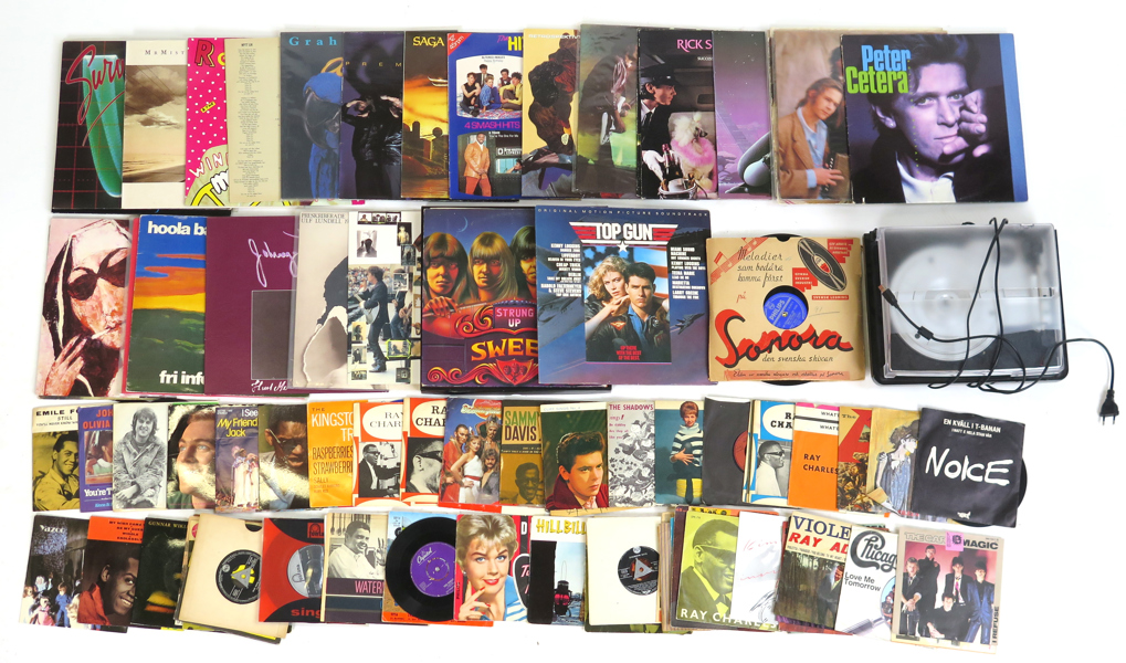 Skivspelare samt parti LP-skivor, stenkakor samt EP/singlar, ca 30 + 10 + 70 st, bl.a Saga, Cetera, Hoola Bandoola, Sweet mm