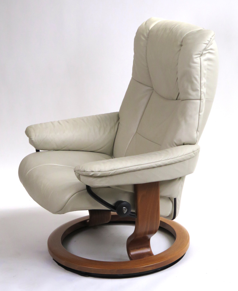 Okänd designer för Ekornes, snurrfåtölj, vitt skinn,