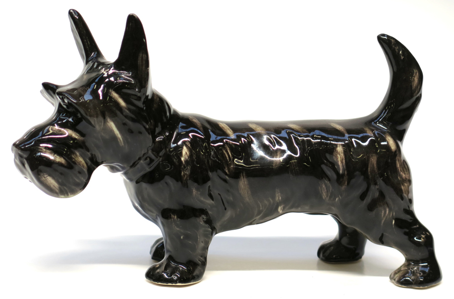 Okänd designer för Sitzendorf, figurin, glaserat flintgods, stående skotsk terrier, l 25 cm