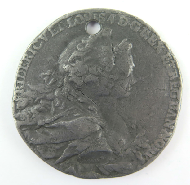 Medaljkopia, tenn/bly, 1800-tal, efter original slagen till minne av kronprins Cristians av Danmark fördelse 1749,_5542a_lg.jpeg