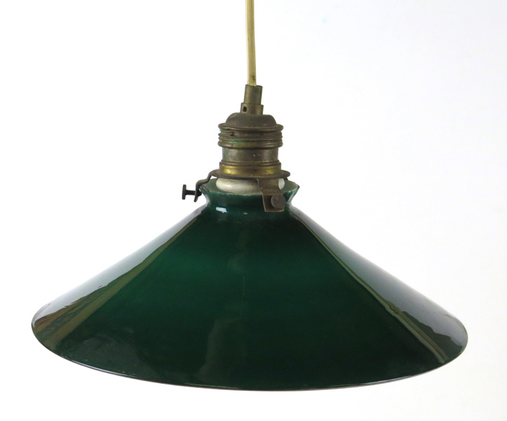 Taklampa, vit glasmassa med grönt överfång och metallmontage, så kallad skomakarlampa,_5583a_8d8a2bede1ac81a_lg.jpeg