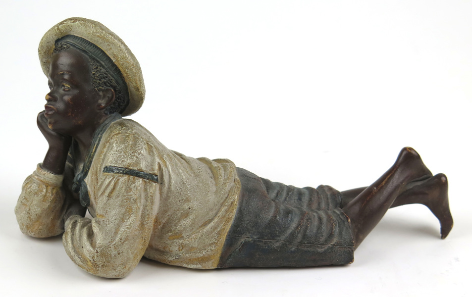 Skulptur, bemålt lergods, Bernhard Bloch, Eichwald, 1800-talets 2 hälft, vilande afrikansk skeppsgosse, _6094a_8d8c2c3168cc268_lg.jpeg