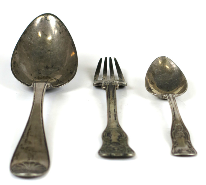 3 delar silver, 1800-talets mitt; matsked, dessertgaffel samt thesked, total vikt 125 gram,_6438a_8d8c47e3aab0175_lg.jpeg