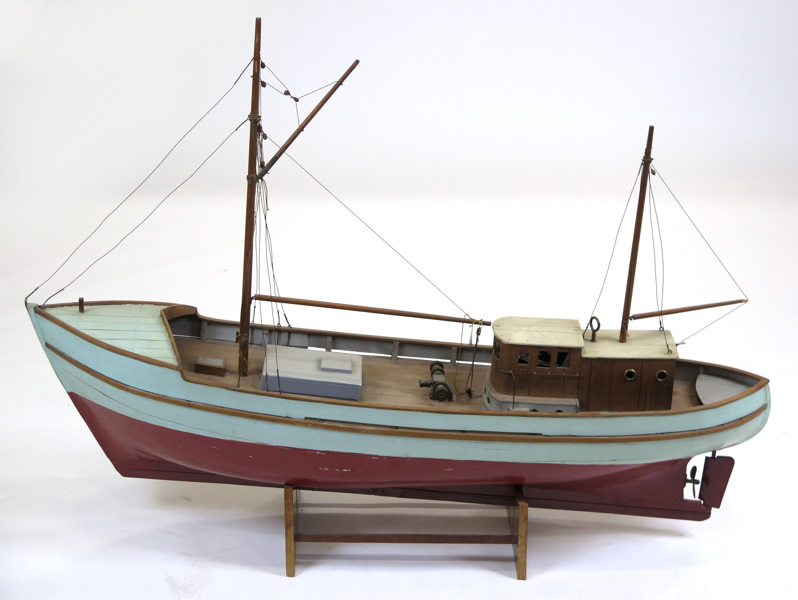 Modellbåt, bemålat trä, 1900-talets 1 hälft, fiskekutter, _6527a_lg.jpeg