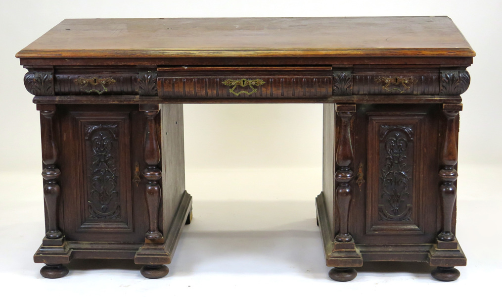 Hurtsskrivbord, skuren och bonad ek, nyrenässans, 1800-talets slut, _6758a_lg.jpeg