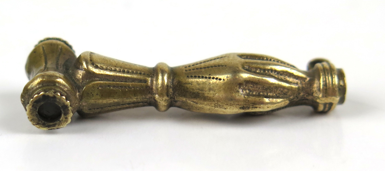 Hänge med miniatyrfotografi bakom lins, så kallat "Stanhope", brons, 1800-tal, _6884a_lg.jpeg