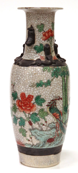 Vas, porslin, Kina, 1900-tal, dekor av drakar mm i brunt samt av polykroma blommor mot cracquelédekor, _7311a_8d8e266e6884baf_lg.jpeg