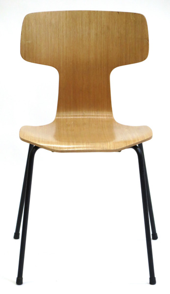 Jacobsen, Arne för Fritz Hansen, stol, teak och plastöverdragen metall, T-stol (Hammer Chair), modell 3103, design 1955, _7568a_lg.jpeg