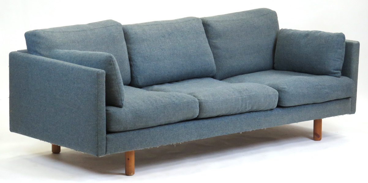 Okänd designer, 1950-60-tal, soffa, helstoppad ylleklädsel på svarvade ben i fur,_7647a_8d8ee0517bcfe6c_lg.jpeg