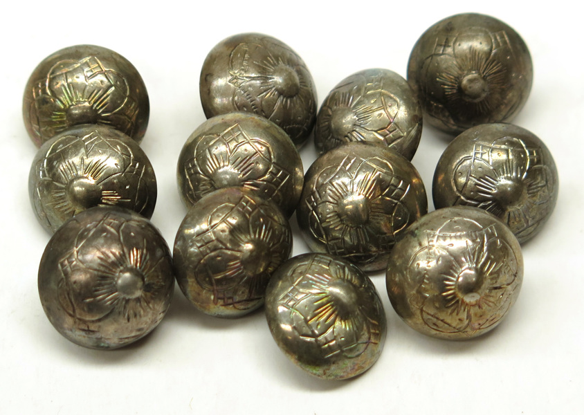 Knappar, 10 st, silver, Danmark, 1700-talets 2 hälft, graverad blomdekor,_8408a_8d90326a1504b05_lg.jpeg