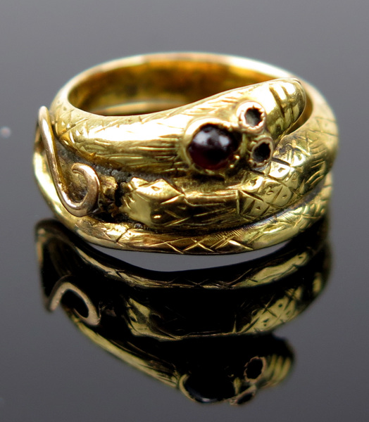 Ring, 18 karat rödguld med cabochonslipad rubin, 1800-tal, vikt 4,5 gram, _8860a_8d9107f24146dbe_lg.jpeg