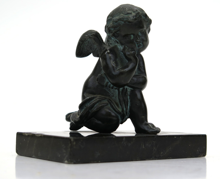 Brevpress/skulptur, patinerad brons på svart marmorsockel, sittande putto, _9327a_8d91c68f01d0a6c_lg.jpeg