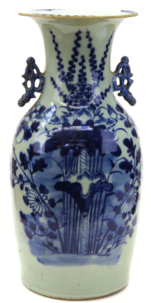 Vas, porslin, Kina republik, 1900-talets 1 hälft, blå underglasyrdekor av växtlighet mm,_9348a_lg.jpeg